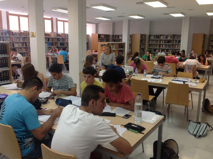 Casi 27. 000 personas utilizaron la Biblioteca Municipal de Almuñécar durante 2016 